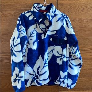Patagonia snap-t synchilla in Hawaiian print